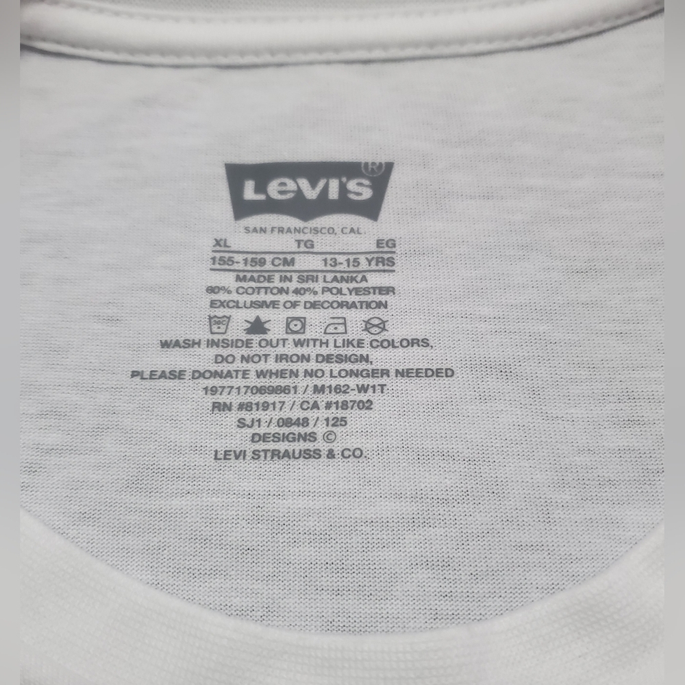 Girl's♦️Levi's Floral Graphic T-shirt♦️ - Picture 2 of 2